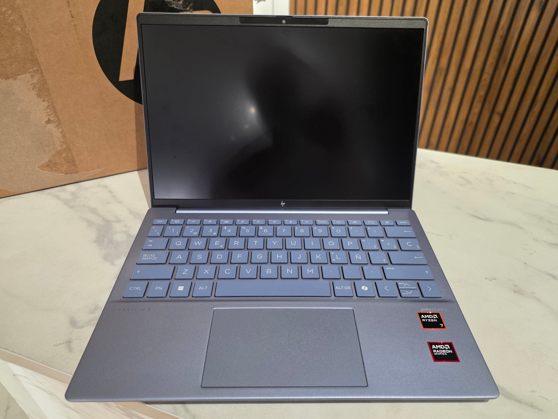 HP Pavilion Aero, (AMD Ryzen 7 8840U, 16GB RAM, 1TB SSD, AMD Radeon súper