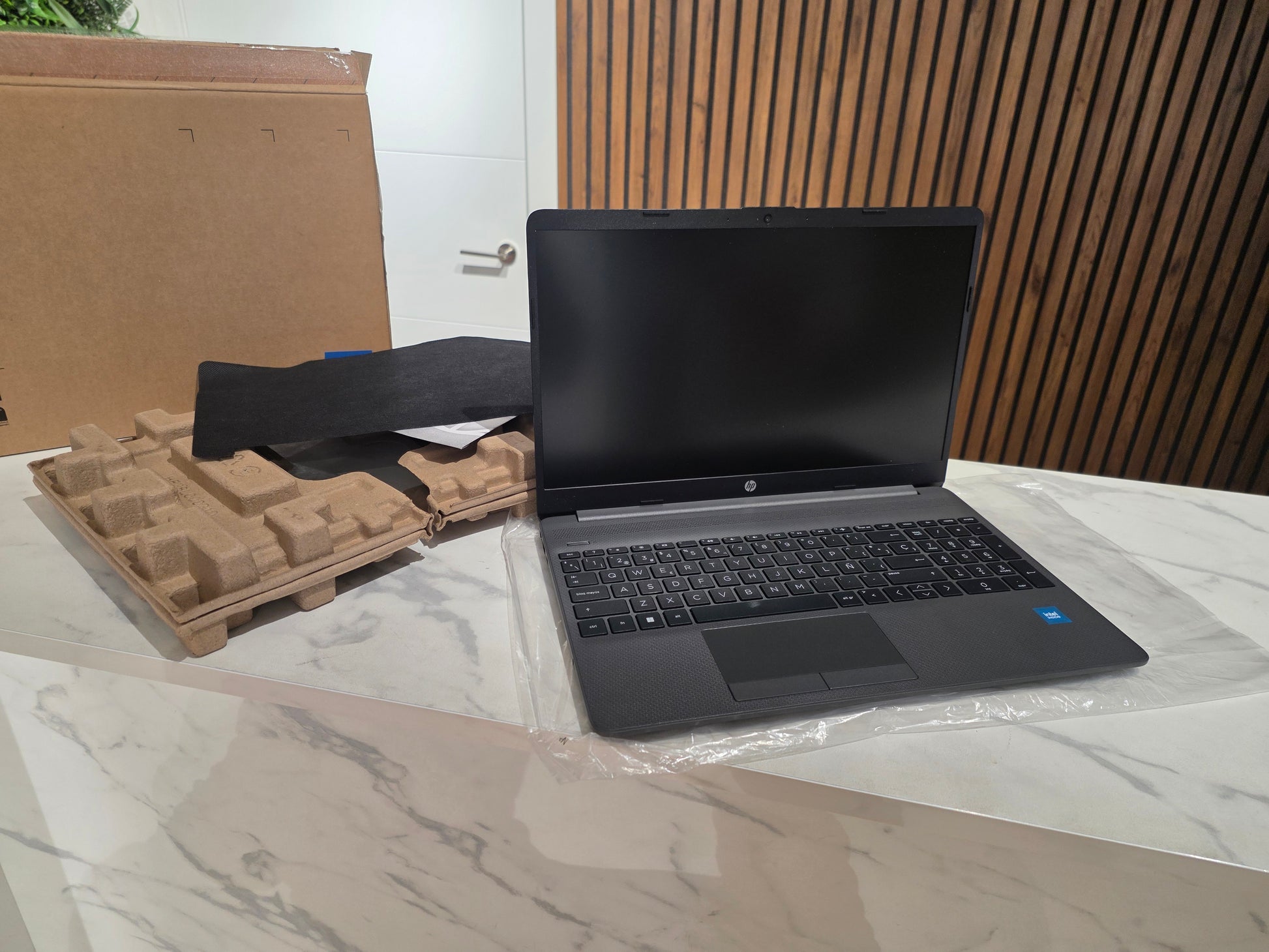 Portátil HP 250 G9 AD1E9ET Intel Celeron económico