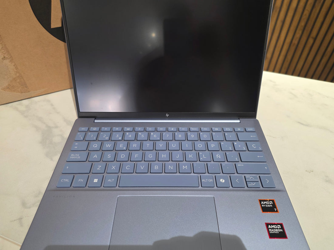 comprar HP Pavilion Aero, (AMD Ryzen 7 8840U, 16GB RAM, 1TB SSD, AMD Radeon